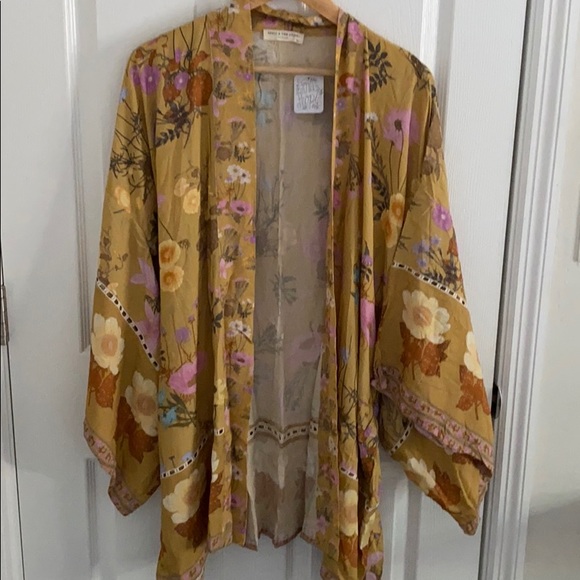 SOLD NWT SPELL | wild bloom kimono robe  mustard - Picture 10 of 14